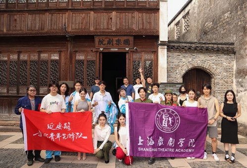 上海市莲花路211号